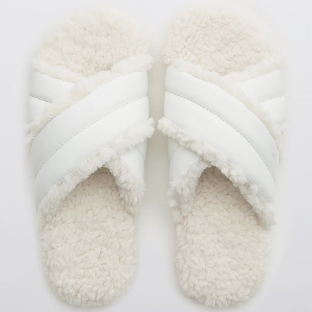 OFFLINE By Aerie Quilted Puffer Slides Size 7